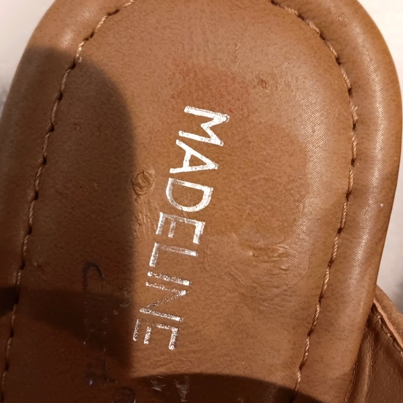 New Without Tags, Size 9m Rhinestone T-strap Dressy Sandals. - Picture 3 of 4